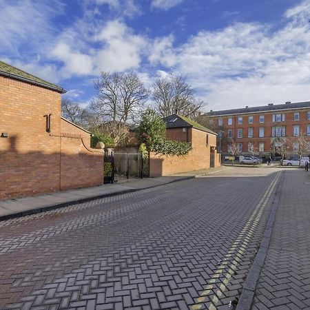 The Beehive Studio Apartment York Bagian luar foto