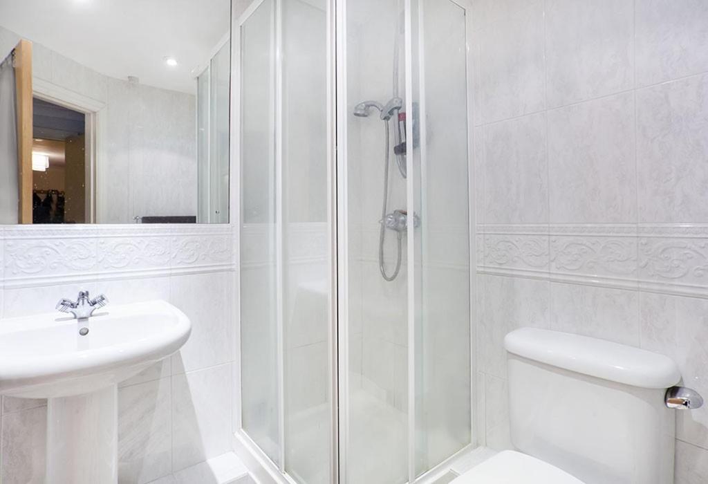 The Beehive Studio Apartment York Bagian luar foto