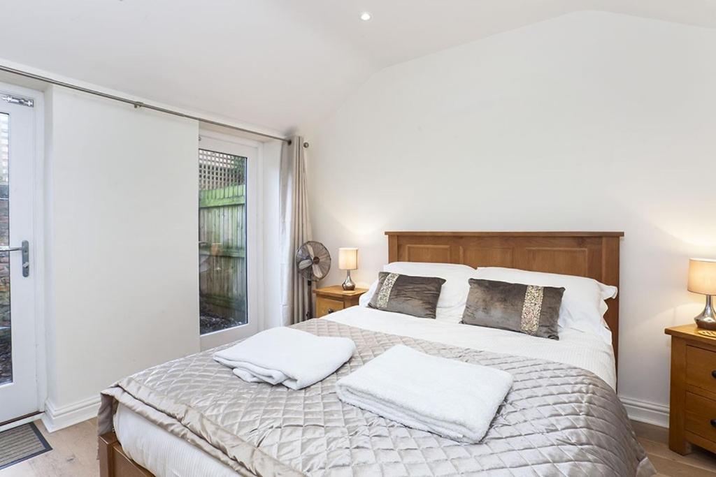 The Beehive Studio Apartment York Bagian luar foto